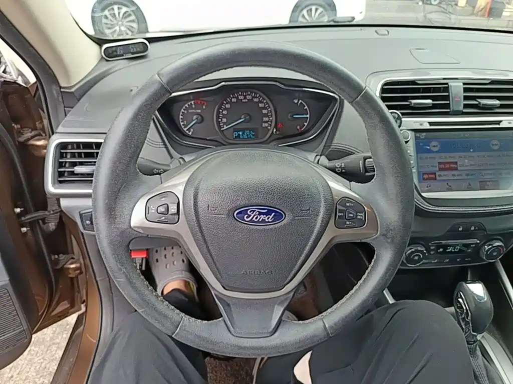 Ford Escort — фото 11