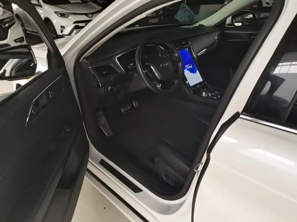 Ford Taurus — фото 15