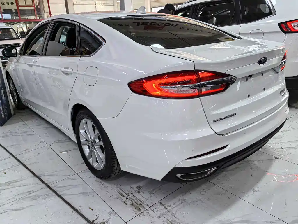 Ford Mondeo — фото 4