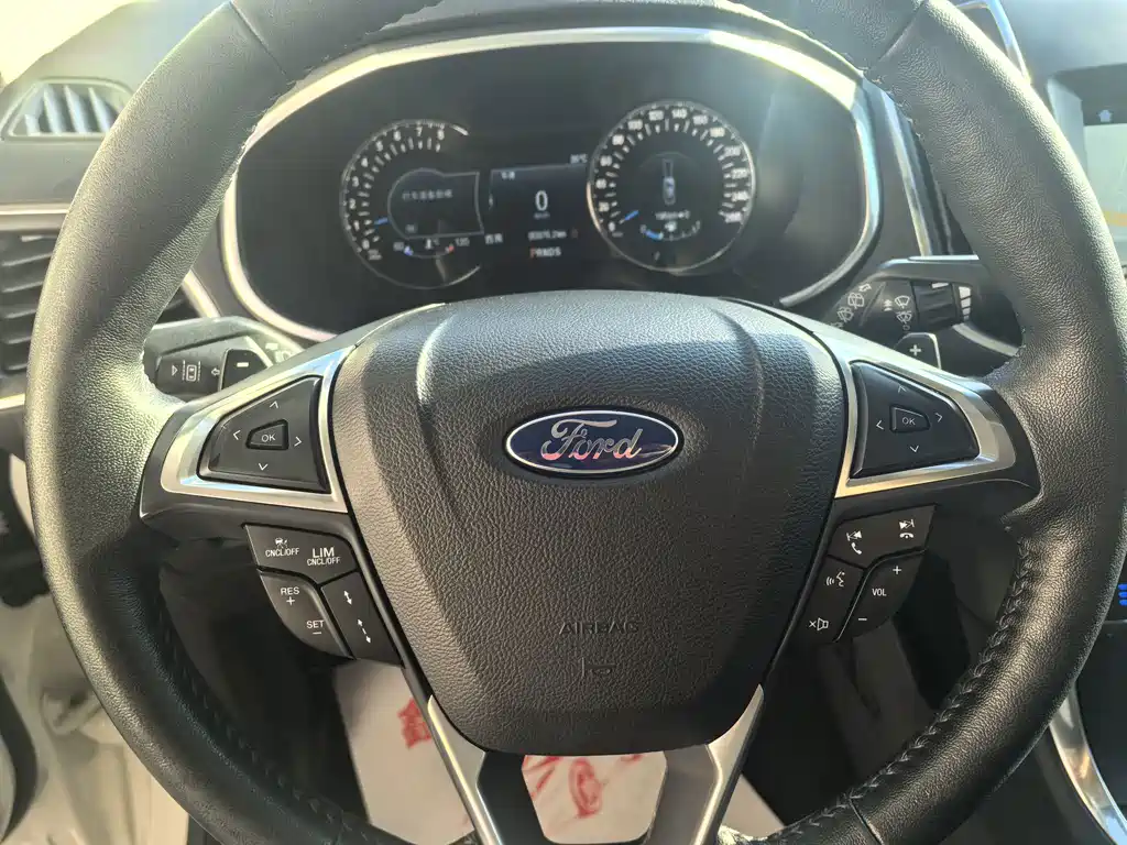 Ford Edge — фото 11