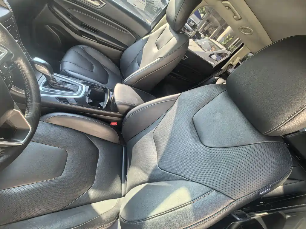 Ford Edge — фото 14