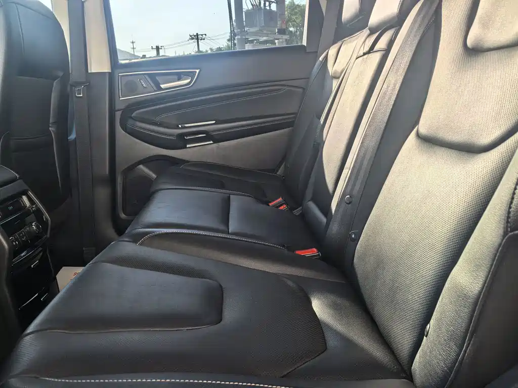 Ford Edge — фото 15