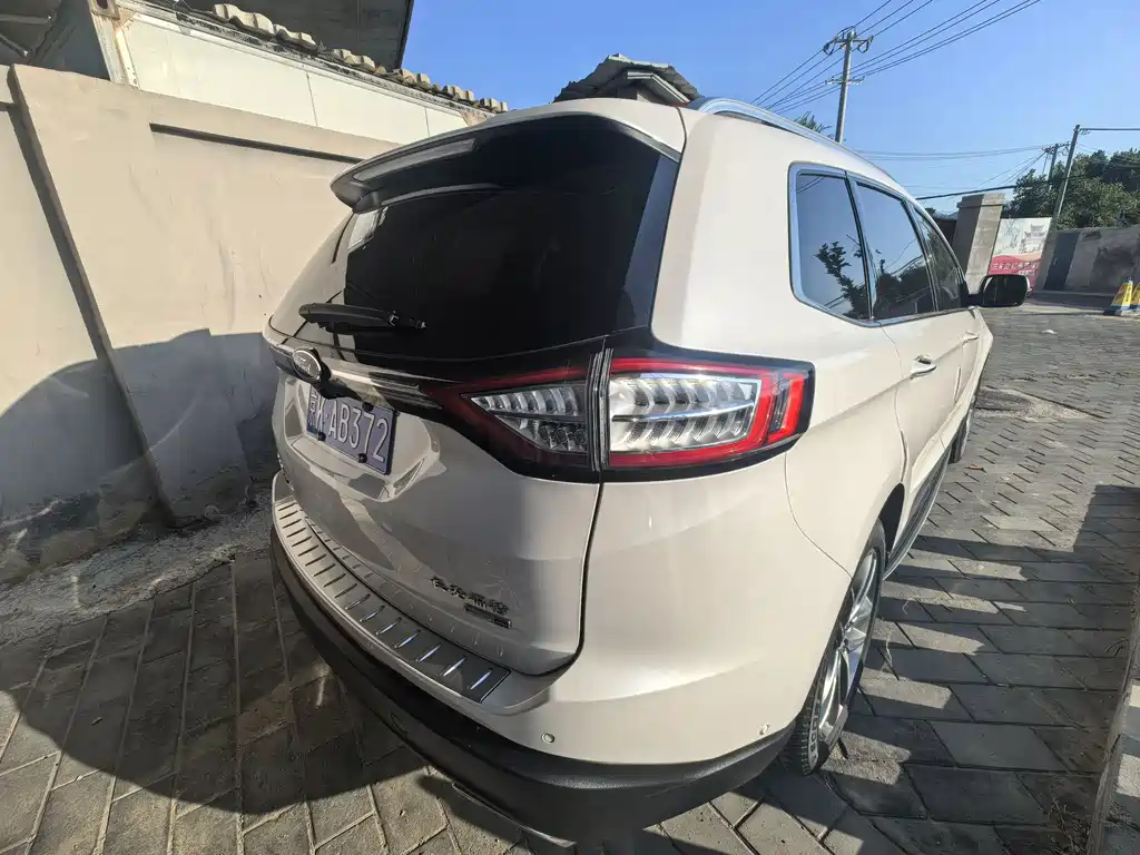 Ford Edge — фото 18