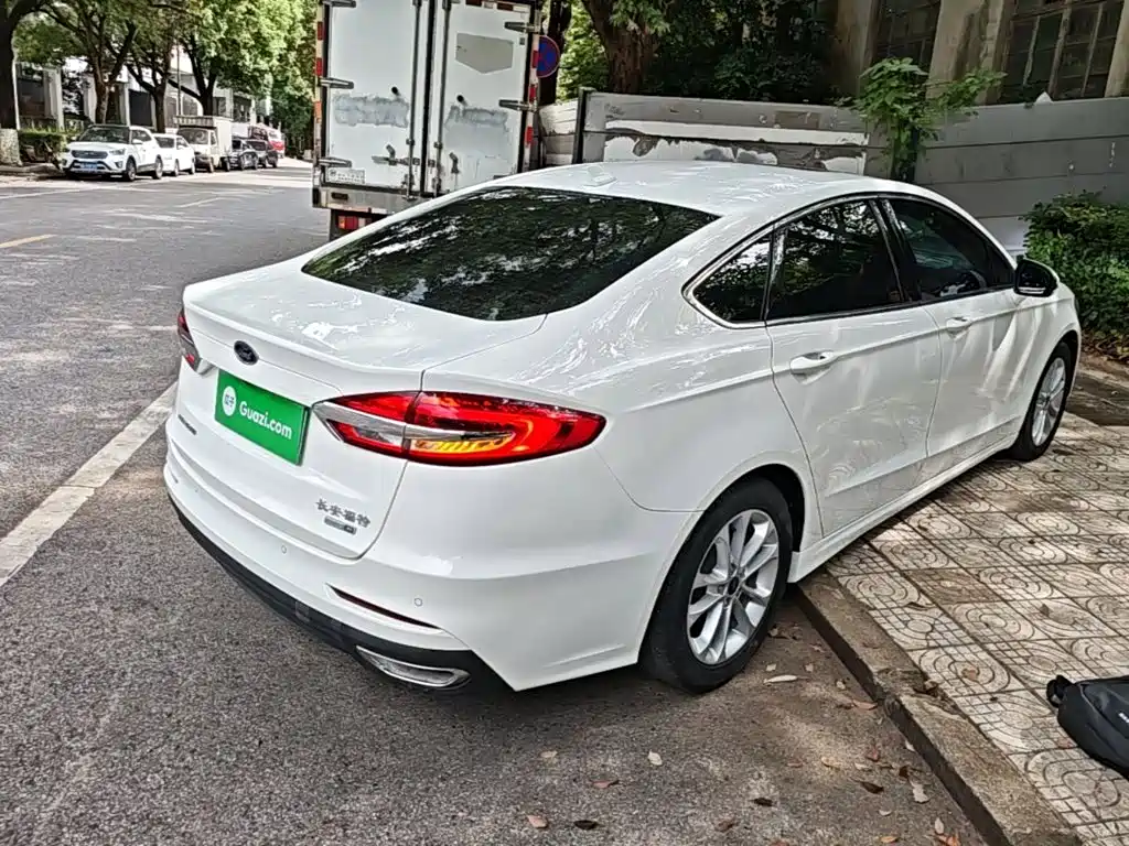 Ford Mondeo — фото 7