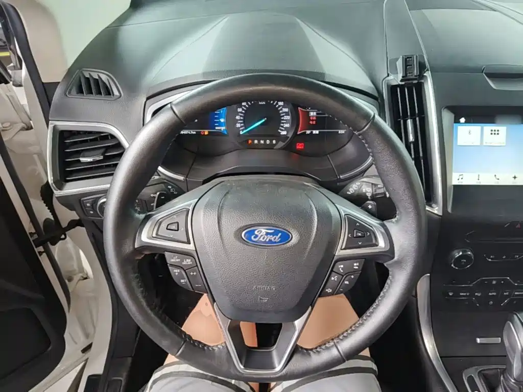 Ford Edge — фото 11