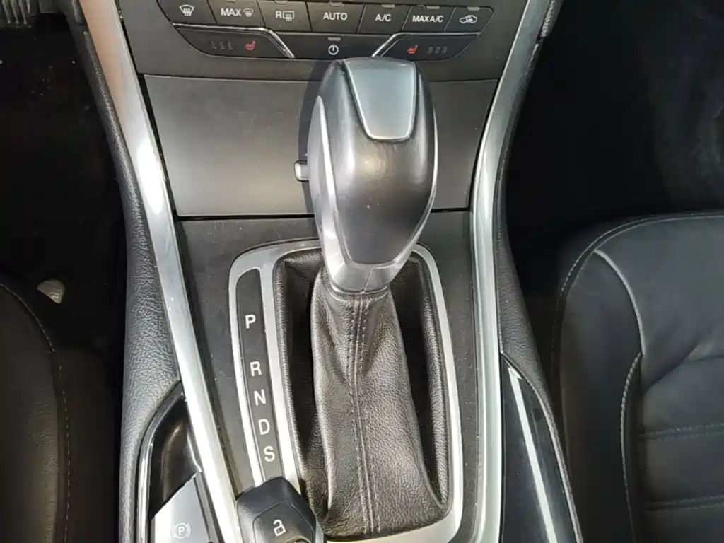 Ford Edge — фото 14