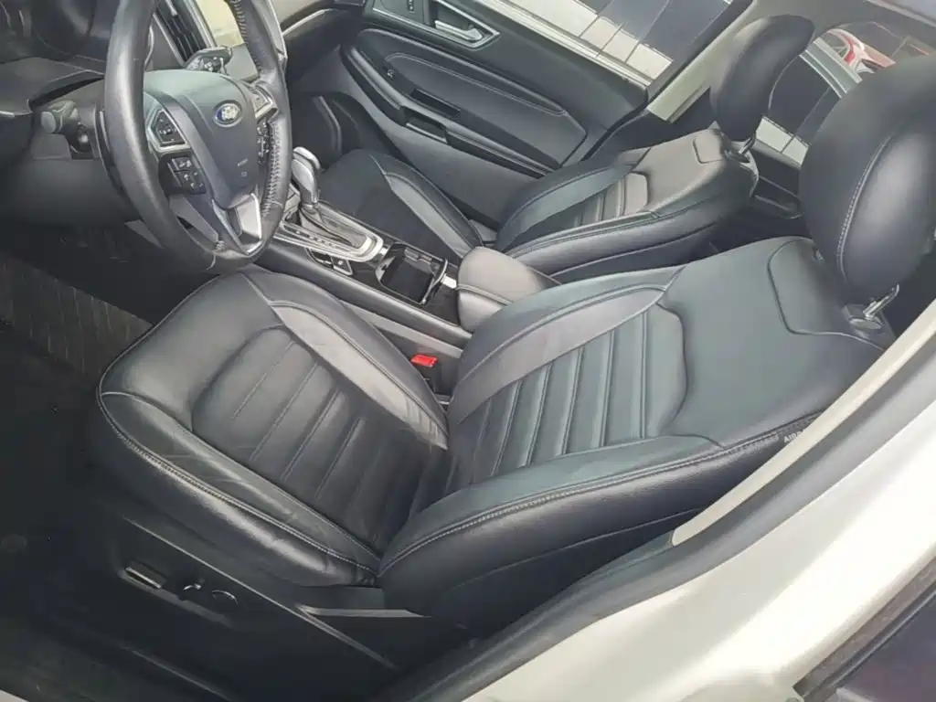 Ford Edge — фото 15