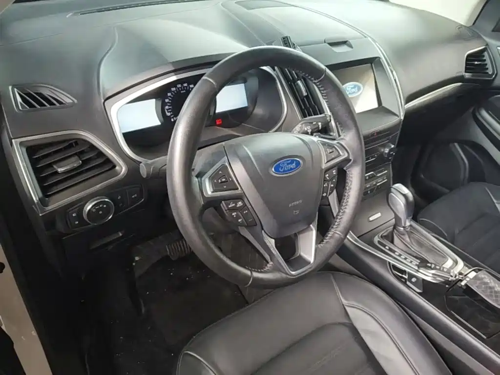 Ford Edge — фото 10