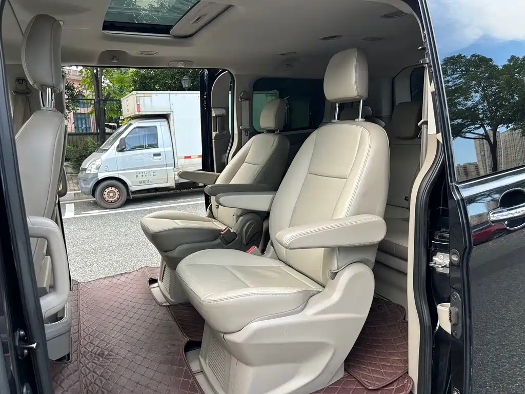 Ford Tourneo — фото 13