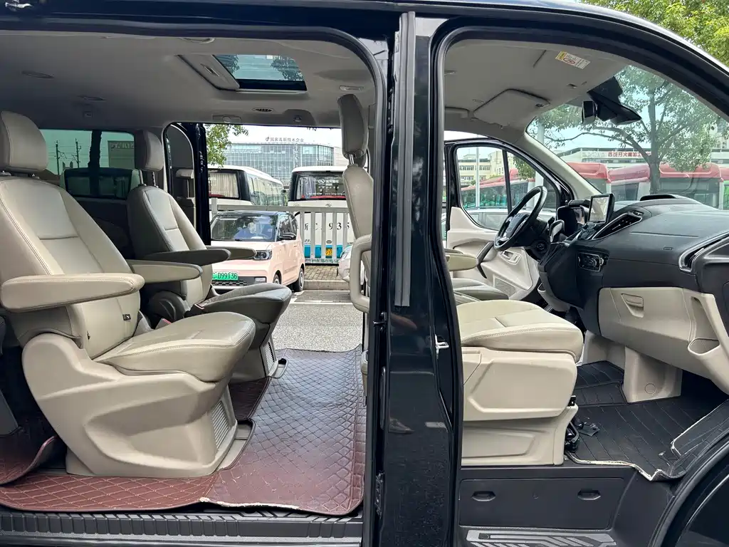 Ford Tourneo — фото 14