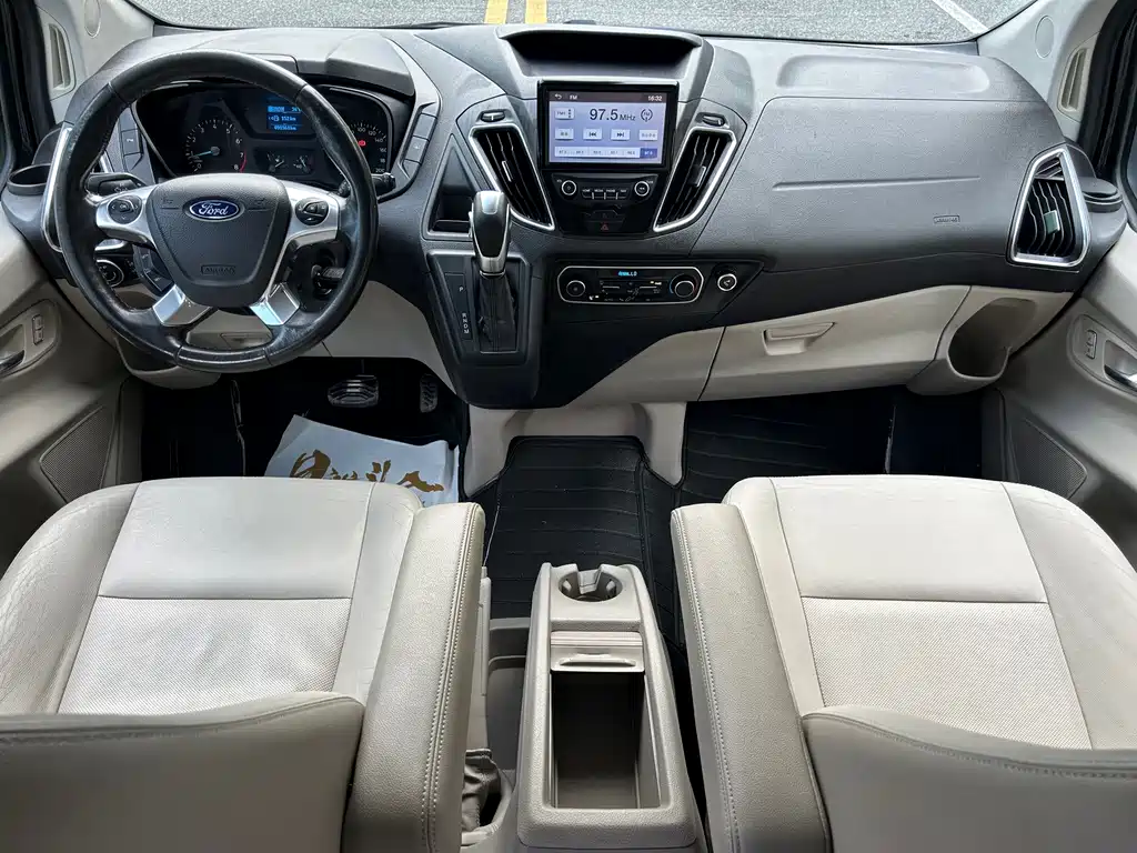 Ford Tourneo — фото 17