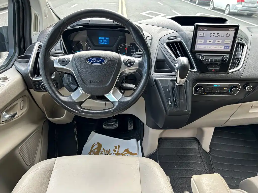 Ford Tourneo — фото 18