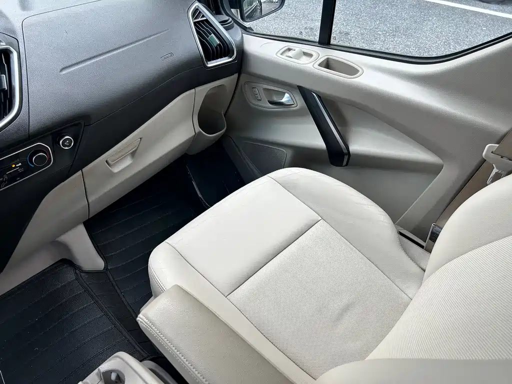 Ford Tourneo — фото 20