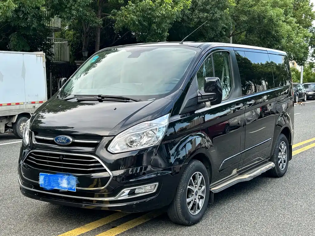 Ford Tourneo — фото 3