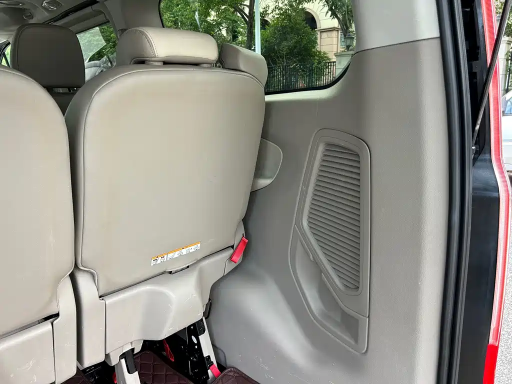 Ford Tourneo — фото 26