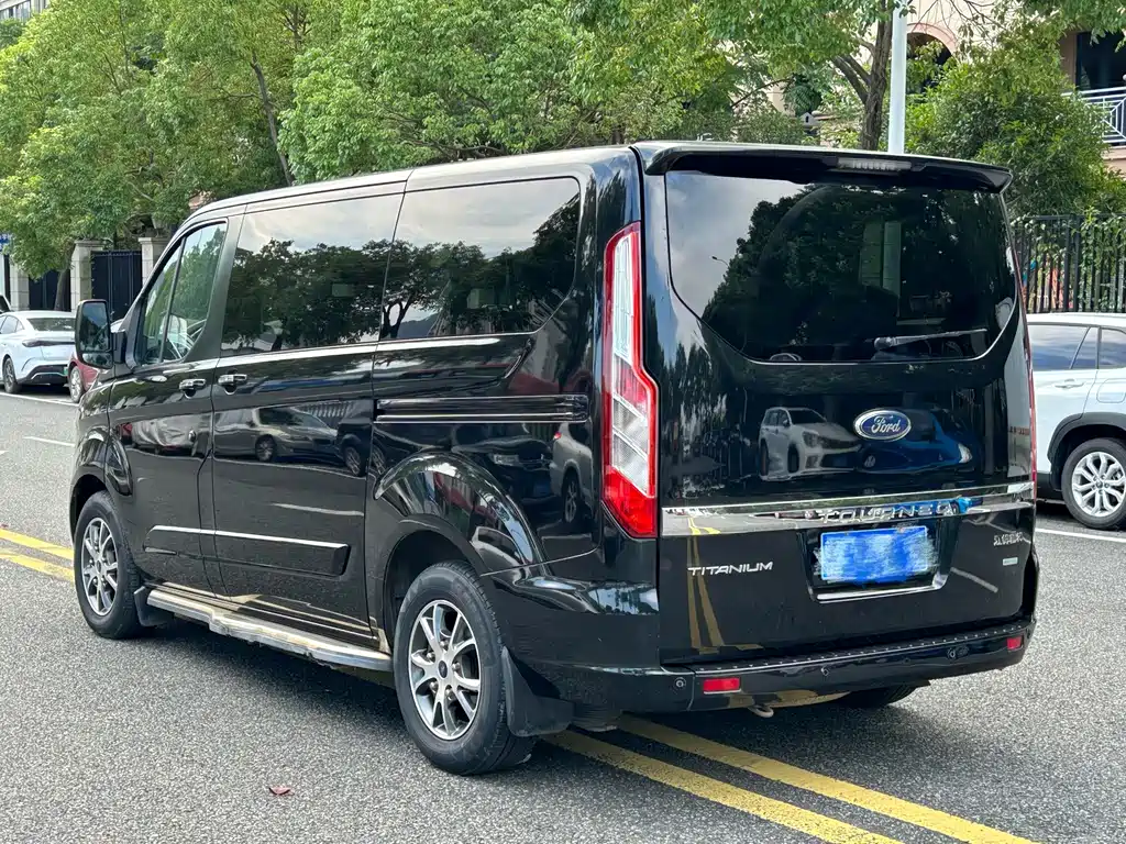 Ford Tourneo — фото 6