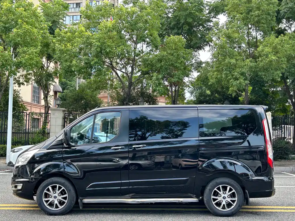 Ford Tourneo — фото 7
