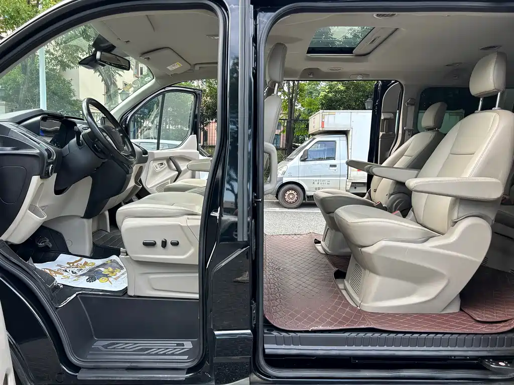 Ford Tourneo — фото 8