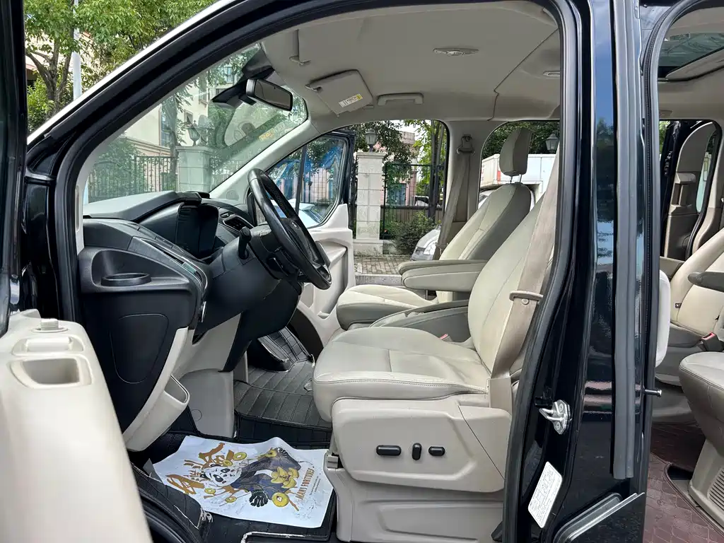 Ford Tourneo — фото 9