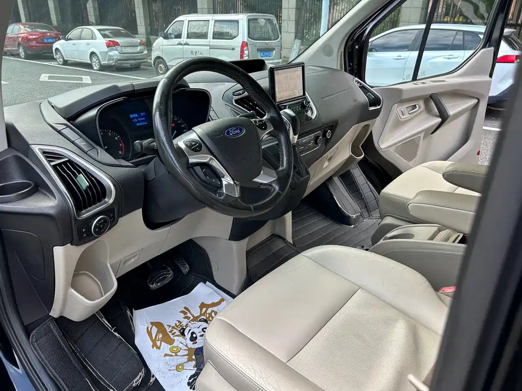 Ford Tourneo — фото 10