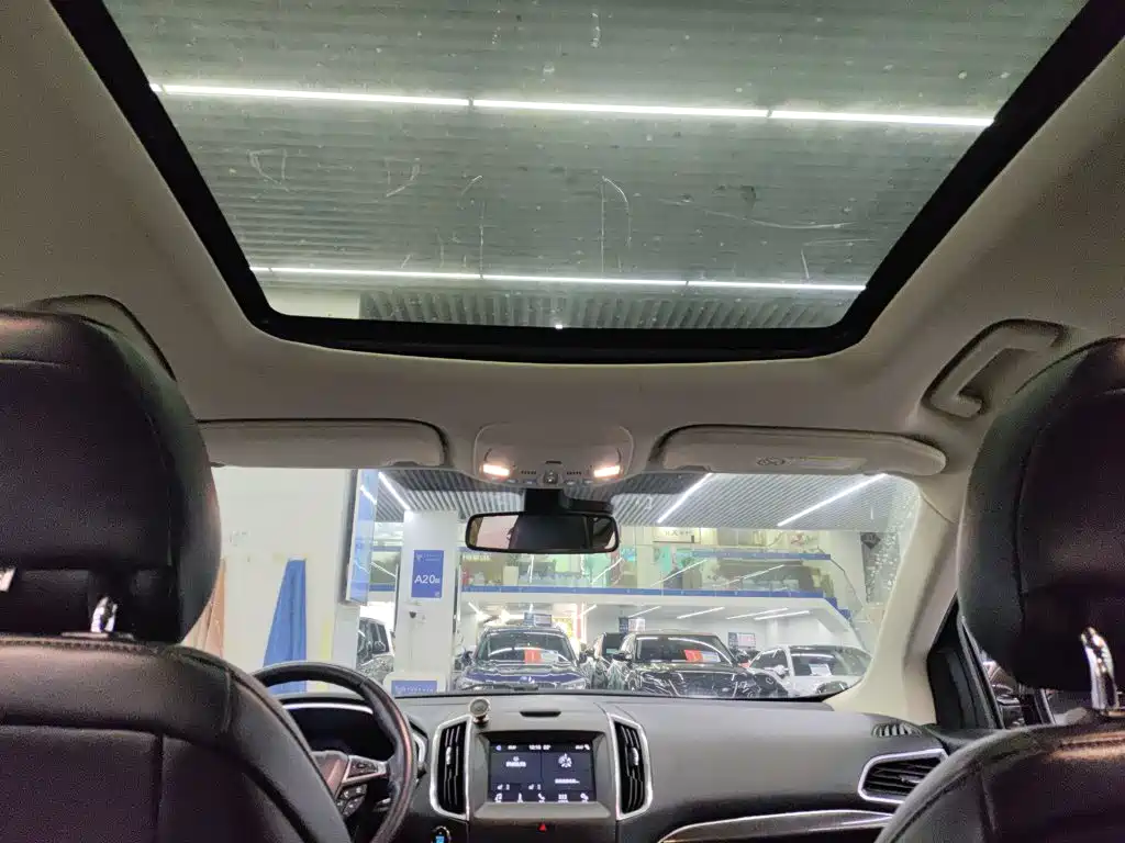 Ford Edge — фото 14