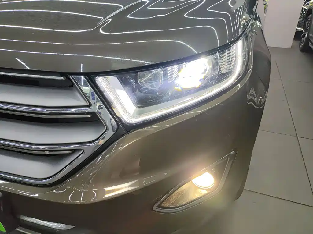Ford Edge — фото 18