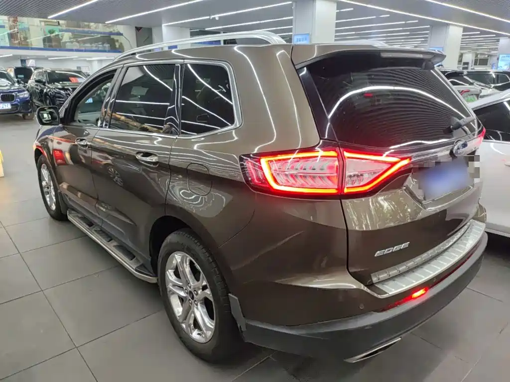 Ford Edge — фото 23
