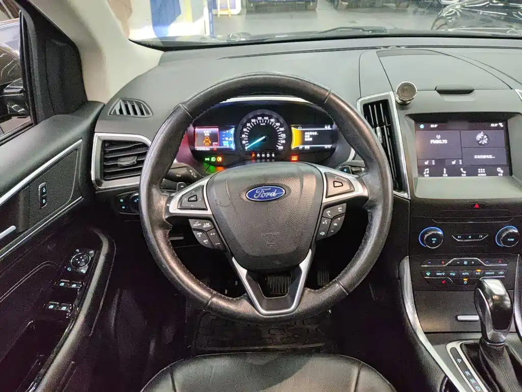 Ford Edge — фото 7