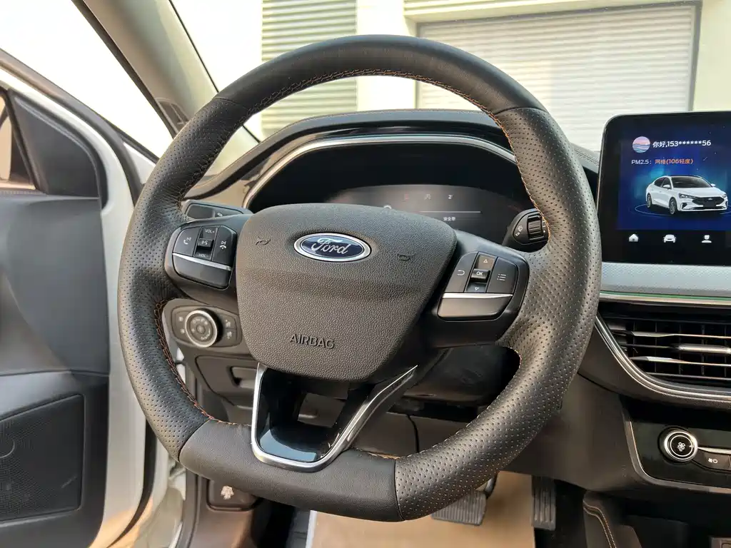 Ford Focus — фото 9