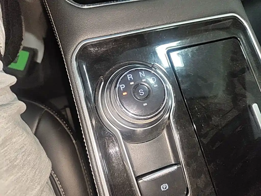 Ford Edge — фото 14