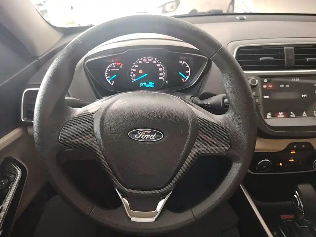 Ford Escort — фото 11
