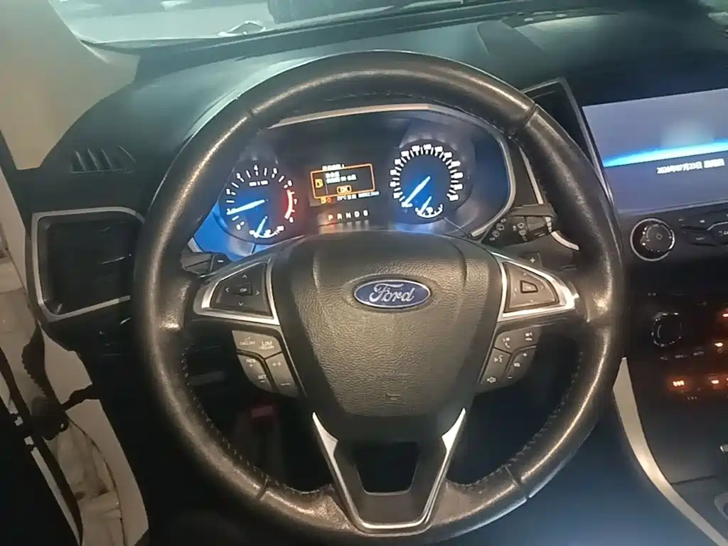 Ford Edge — фото 11