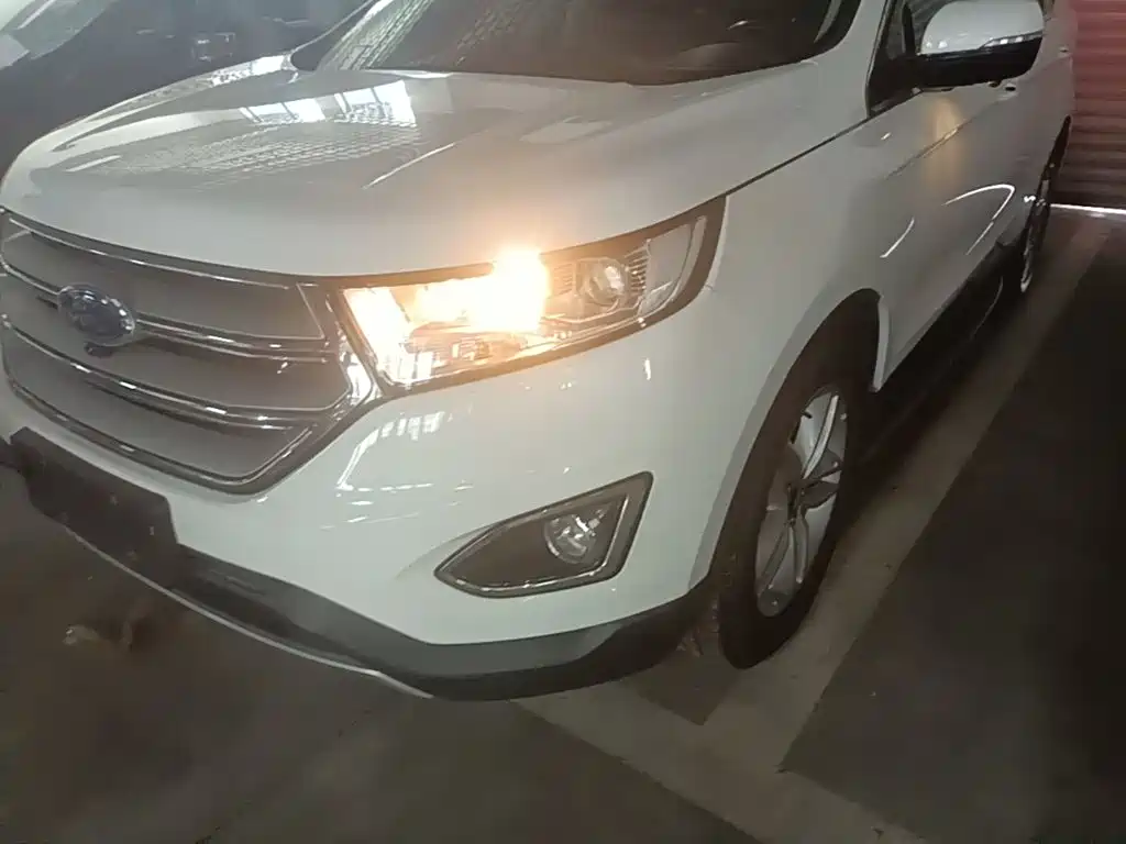 Ford Edge — фото 24