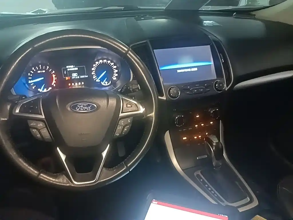 Ford Edge — фото 10