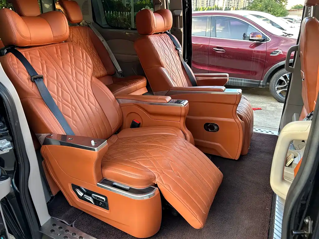 Ford Tourneo — фото 11