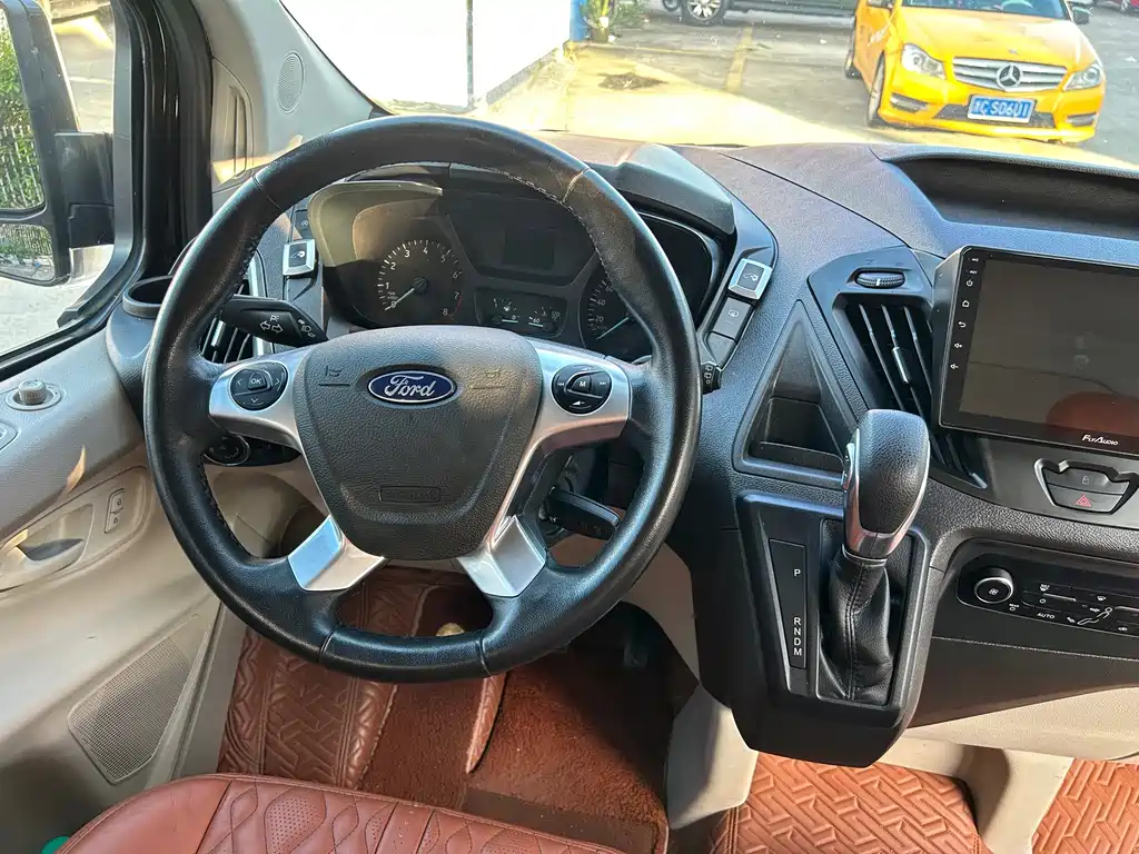 Ford Tourneo — фото 13