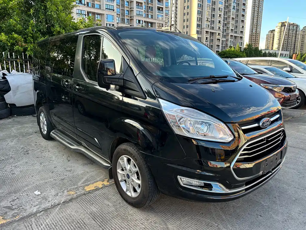 Ford Tourneo — фото 3