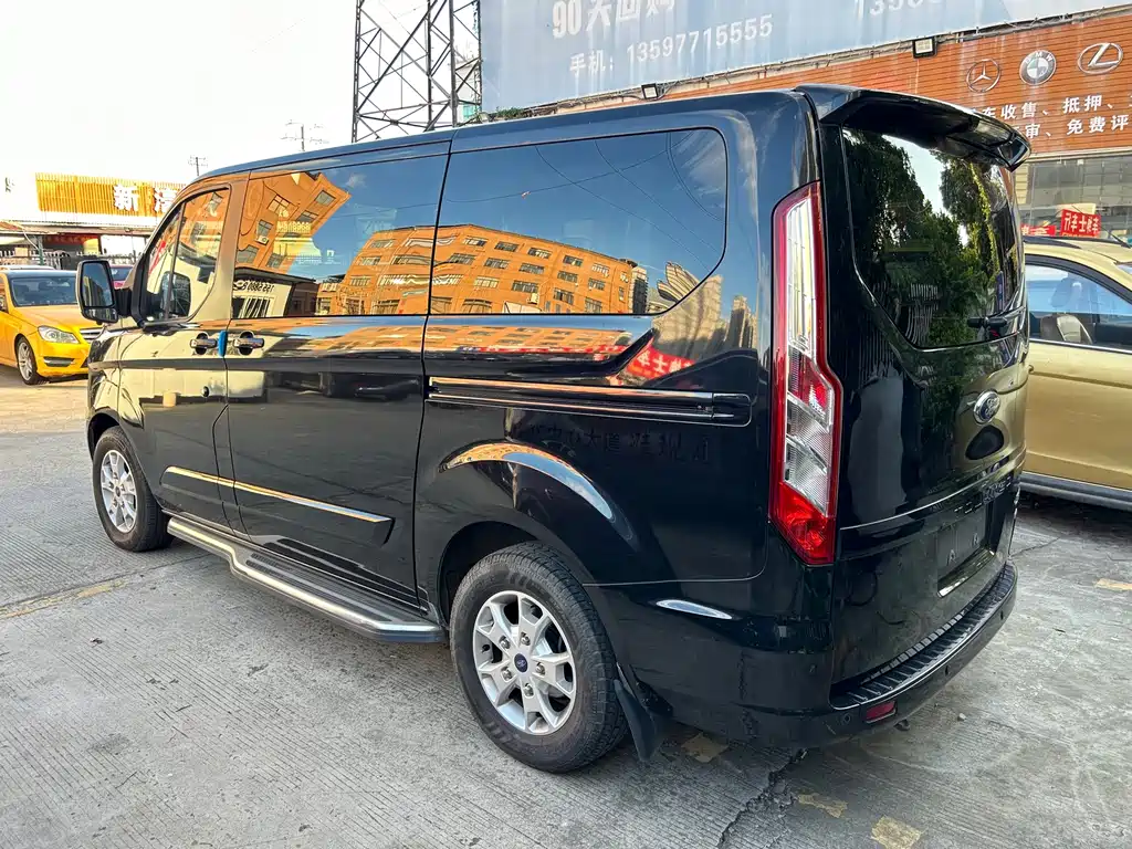 Ford Tourneo — фото 4