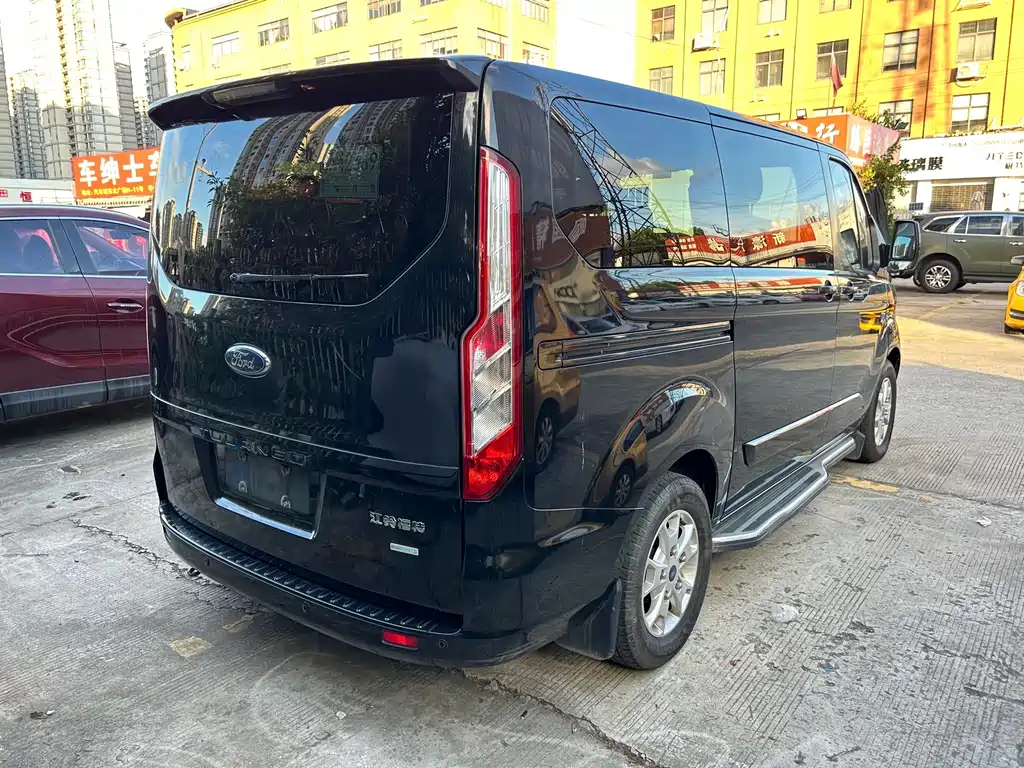 Ford Tourneo — фото 5