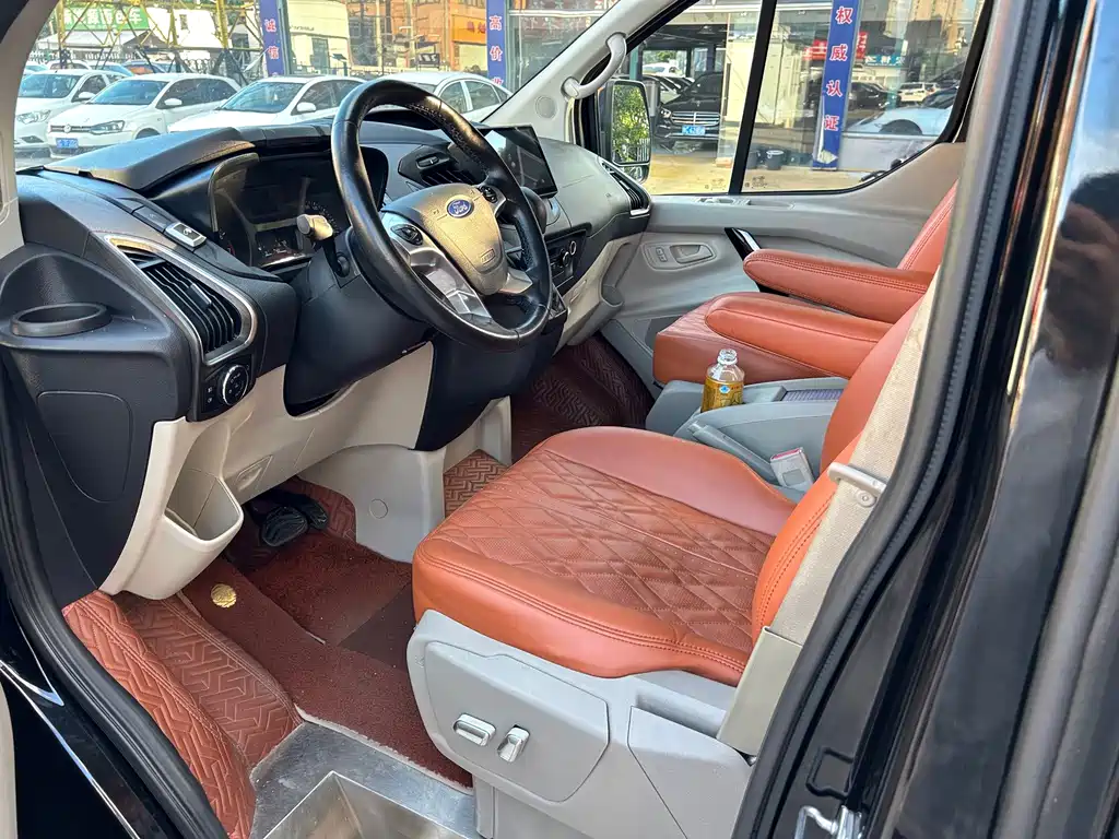 Ford Tourneo — фото 6