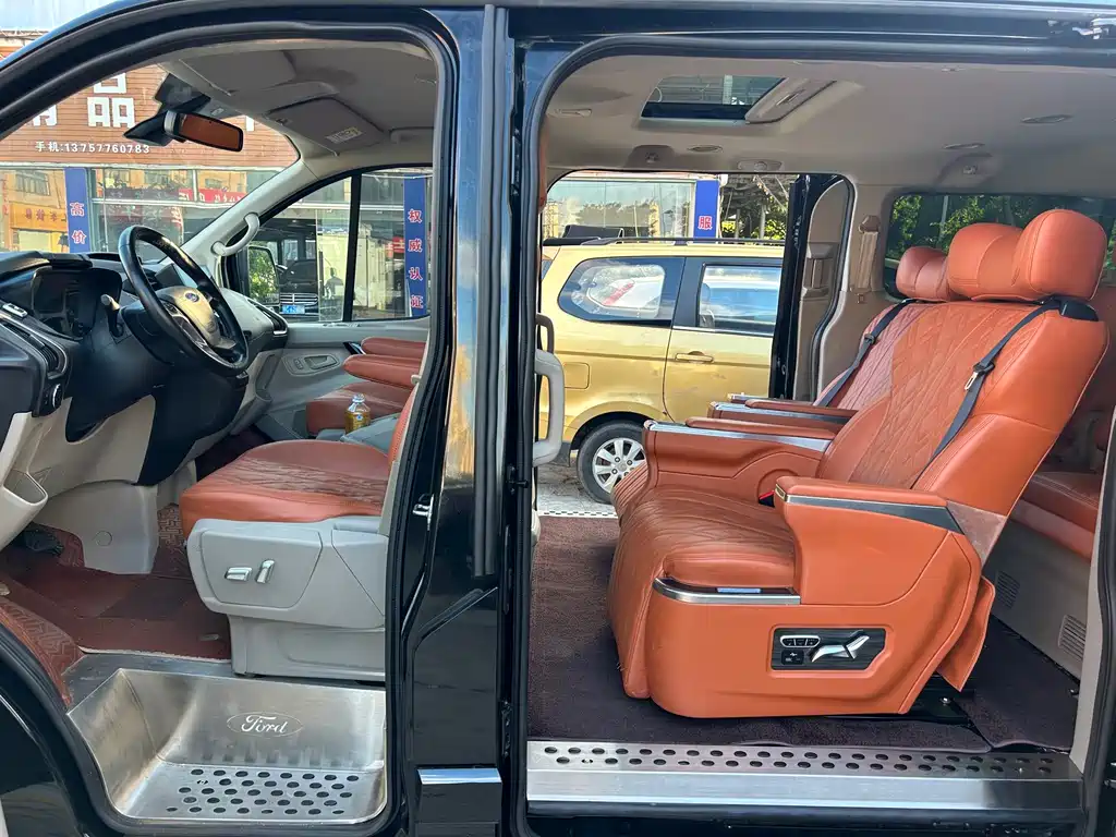 Ford Tourneo — фото 7