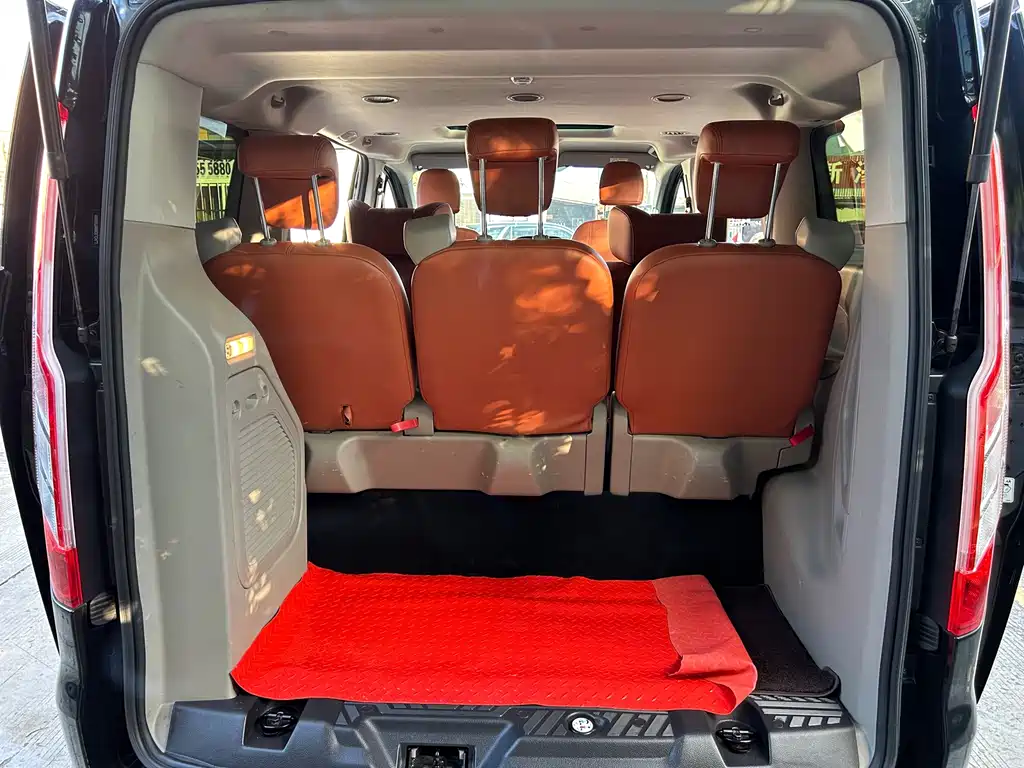 Ford Tourneo — фото 9