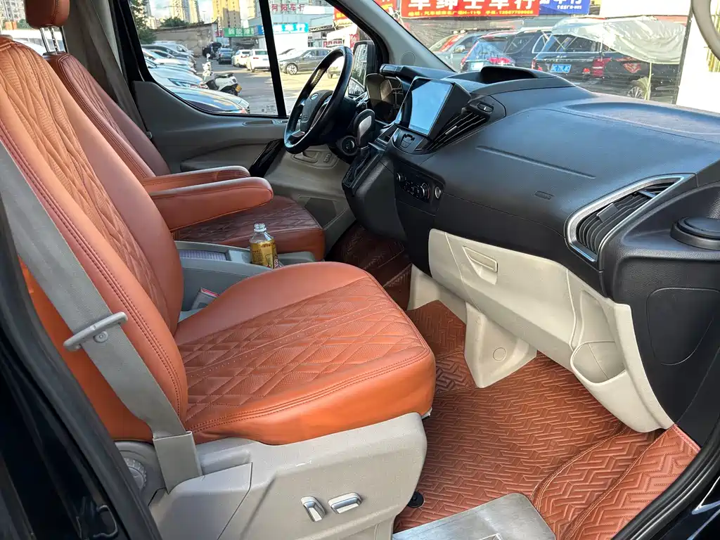 Ford Tourneo — фото 10