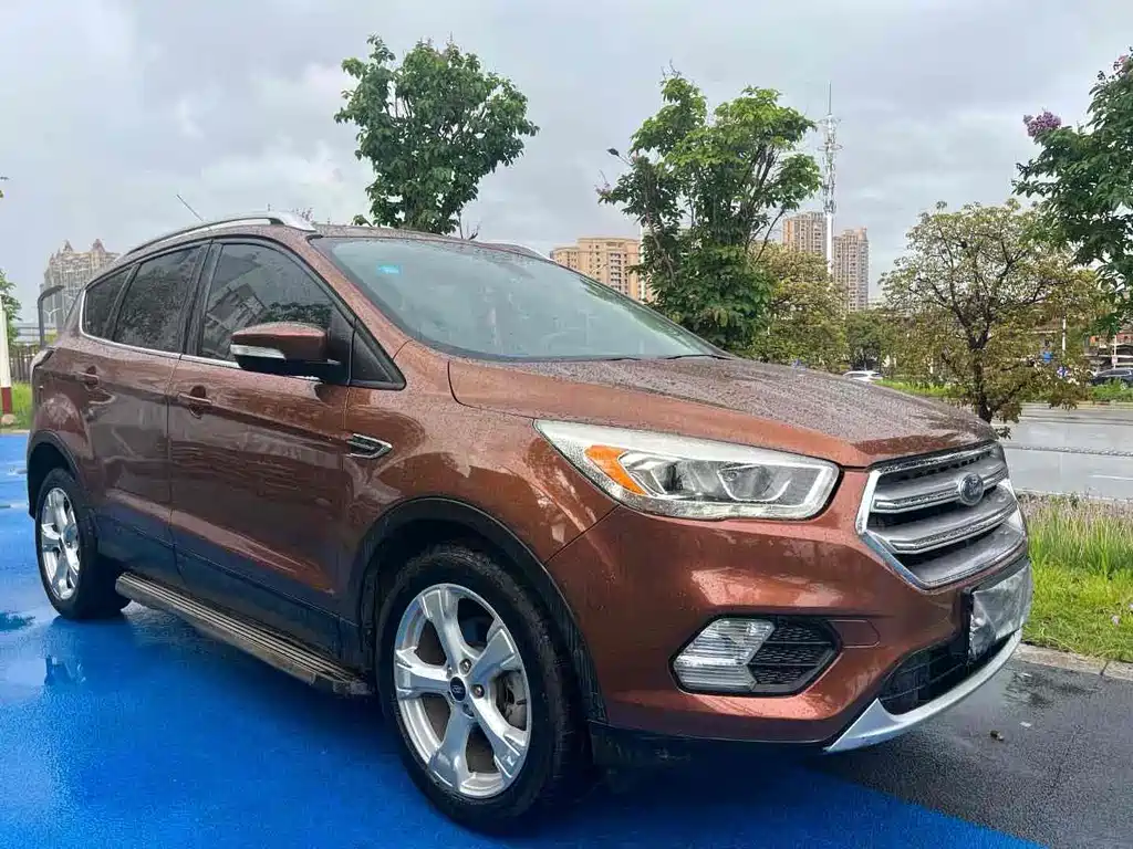 Ford Kuga — фото 3
