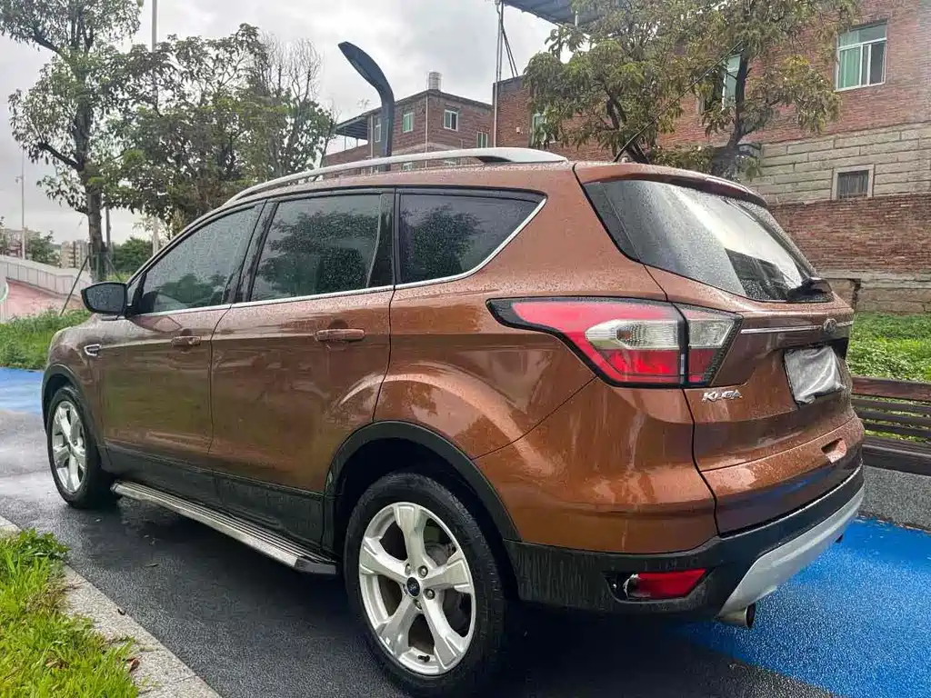 Ford Kuga — фото 6