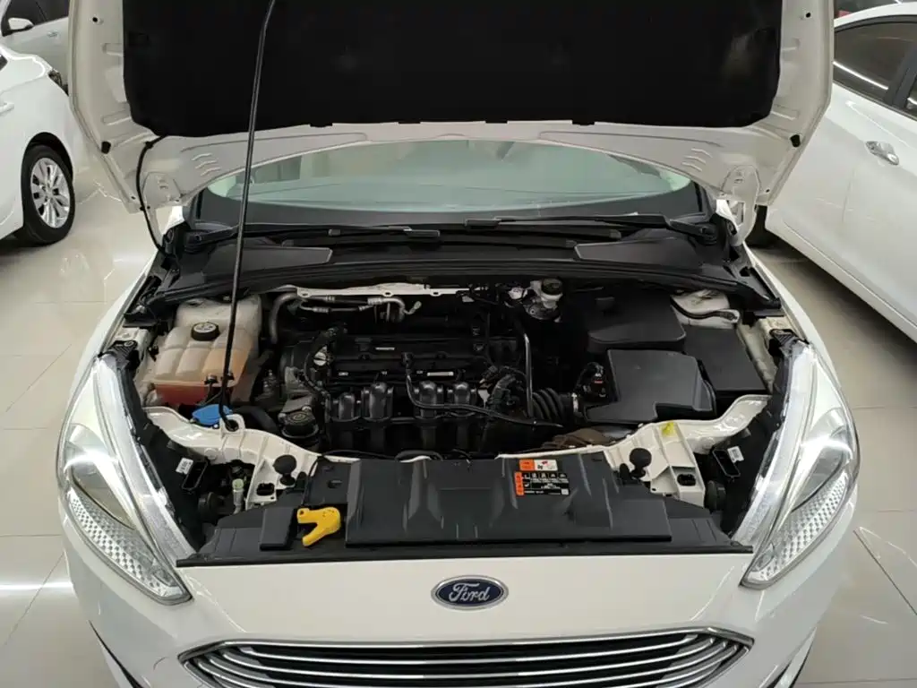 Ford Focus — фото 20