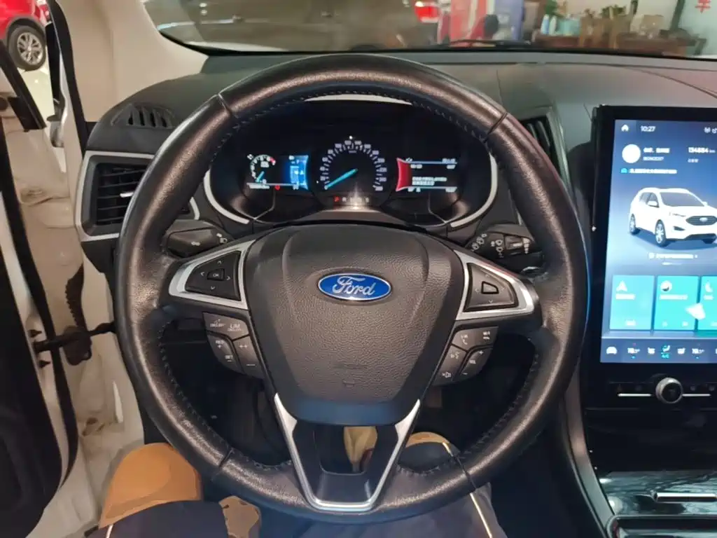 Ford Edge — фото 11
