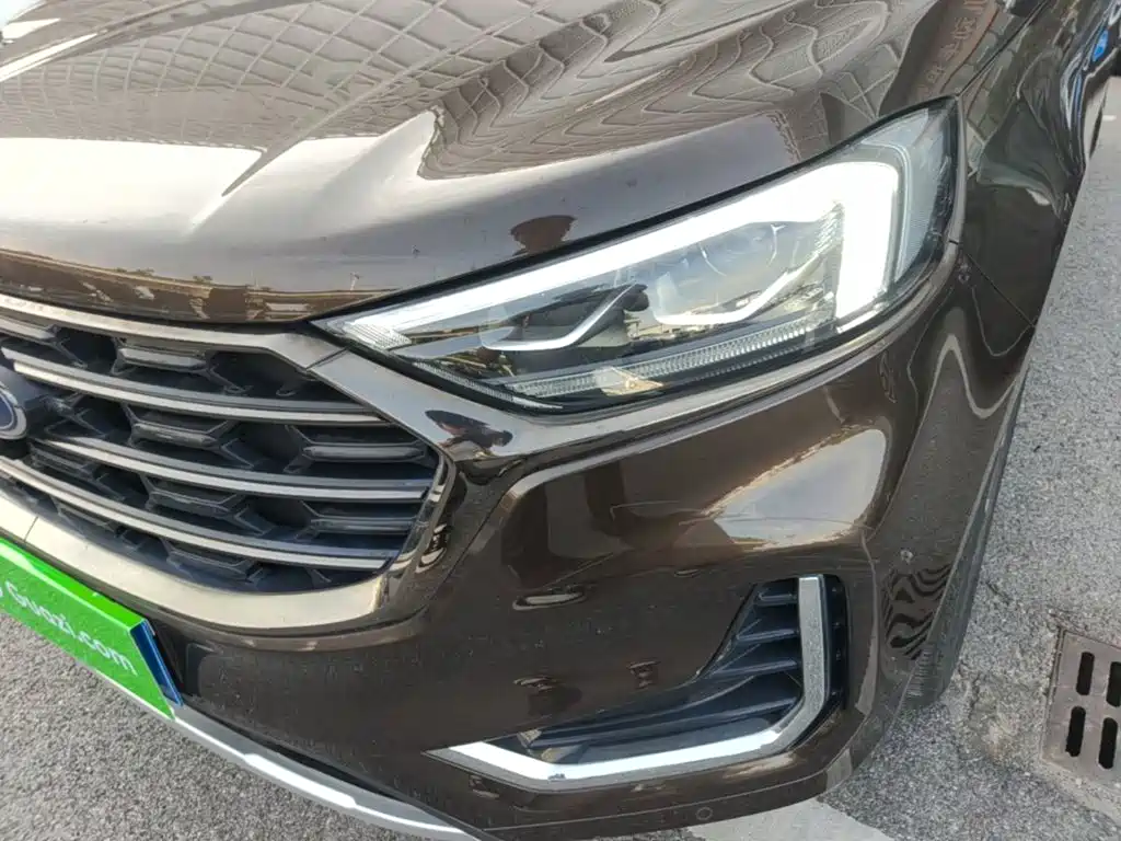 Ford Edge — фото 24