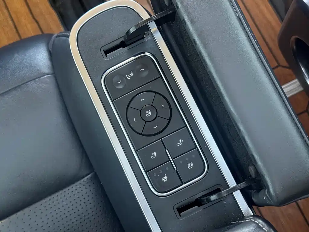 GAC Motor Trumpchi M8 — фото 19