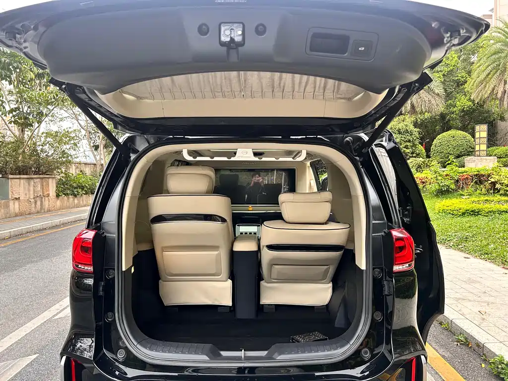 GAC Motor Trumpchi M8 — фото 21
